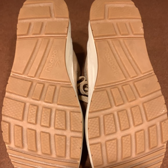 Hi Top Reebok Sneakers 👟 - Picture 6 of 6